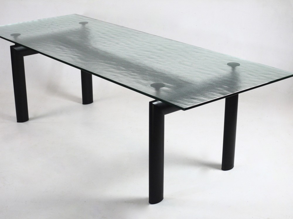 Le Corbusier Coffee Table - LC14 Tabouret Cabanon stool/coffee table shop online on ... / Designed to be a simple and elegant addition to the home or office, the table is constructed out of slim metal legs supporting a shiny 15 mm glass top.