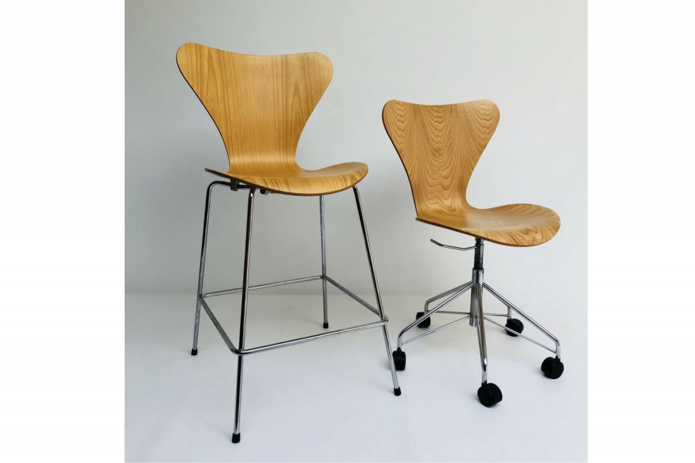 Set butterflychairs with barstool and deskchair designed by Arne Jacobsen