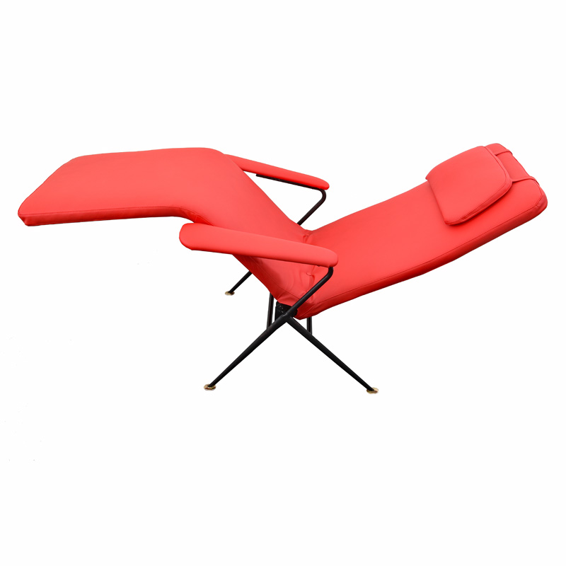 Sunlounger / Deckchair 50s. Red deckchair with black steel frame. Capri couch, Italy 1950s