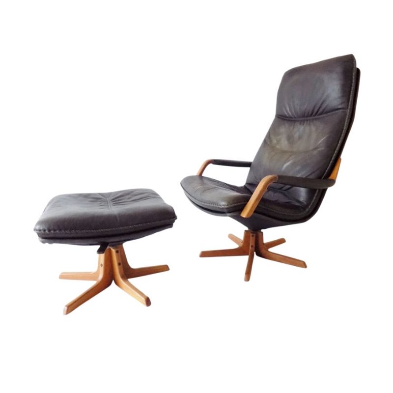 Berg Furniture Lounge Chair with ottoman
