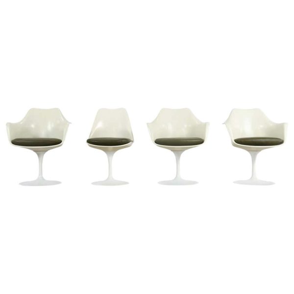 Eero Saarinen Early Tulip Armchair 150 and Sidechair 151 for Knoll International Eero Saarinen Early Tulip Armchair 150 and Sidechair 151 for Knoll International