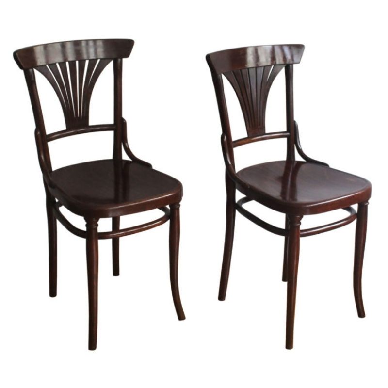 Pair of 1910’s dining chairs model no.221 by Gebrüder Thonet