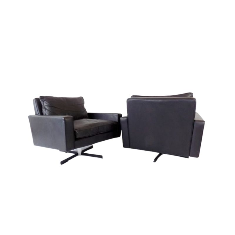 Set of 2 black leather armchairs by Wolfgang Röhl Potsdam