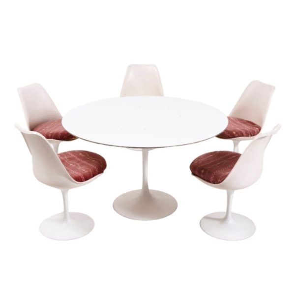 Eero Saarinen Tulip dining chair