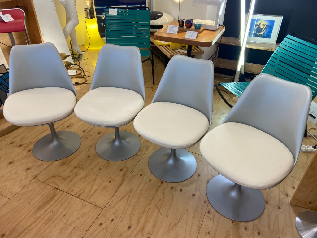 4 “Tulip” chairs – Eero Saarinen Knoll Edition 2007