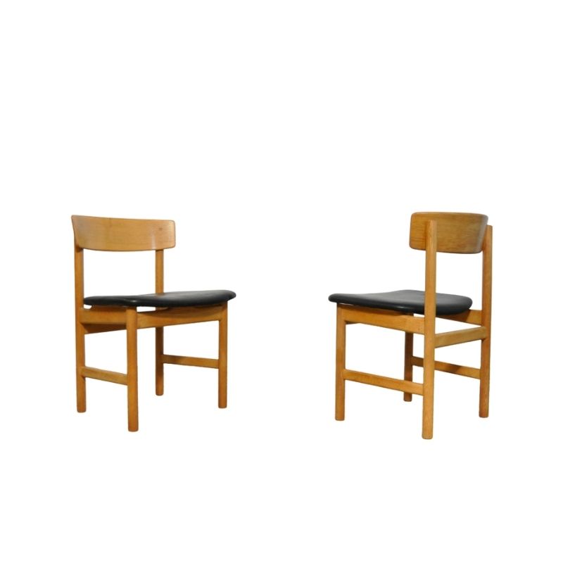 Set of two oak dining chairs 3236, ‘The People’s chair’ designed by Børge Mogensen for Fredericia Stolefabrik, Denmark 1956
