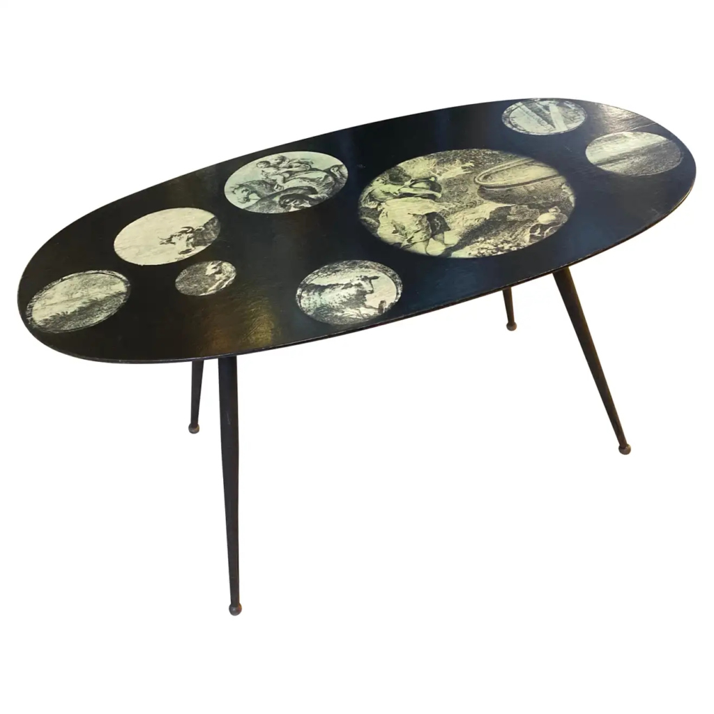 1960s Elegant Mid-Century Modern Oval Italian Side Table