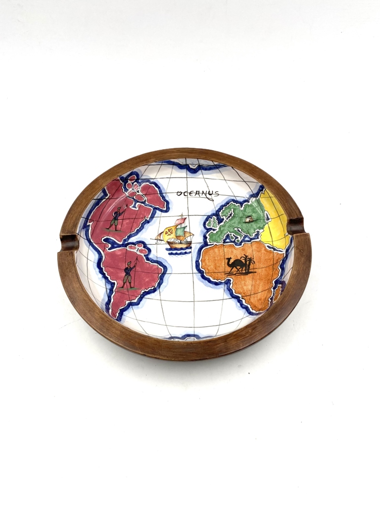 Polychrome ceramic world map catchall / ashtray, Zaccagnini Italy 1940s