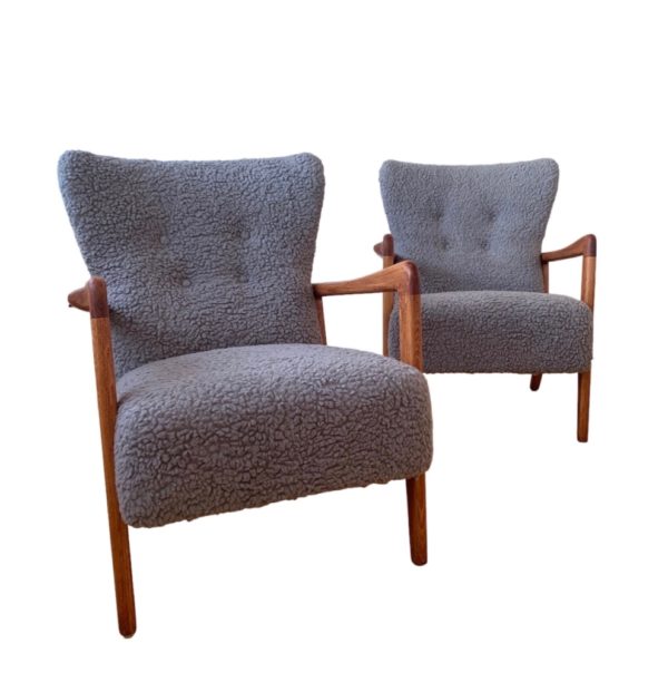 Pair of Lambswool Armchairs by Fritz Hansen Pair of Lambswool Armchairs by Fritz Hansen