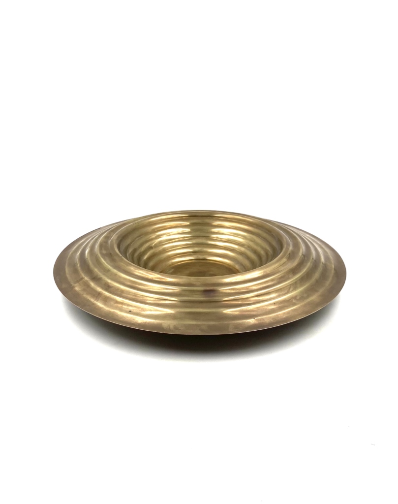 Large brass grooved centerpiece / vide poche, Italy 1970s