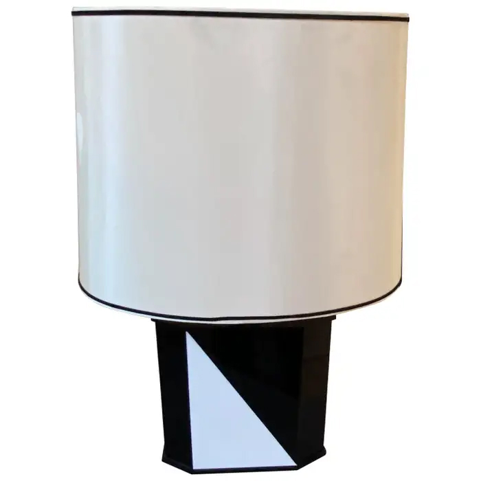 1970s Modernist Black and White Plexiglass Italian Table Lamp