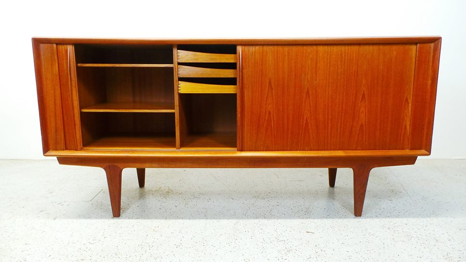 credenza2.jpg