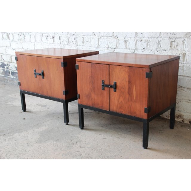 kipp-stewart-for-directional-mid-century-modern-walnut-nightstands-or-side-tables-pair-0597.jpeg