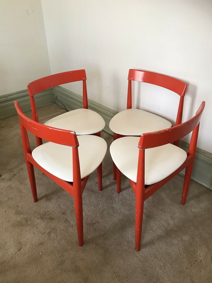 1568658088-Hans-Olsen-Roundette-chairs-painted-red.jpg
