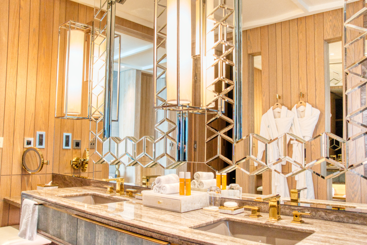 1584013792-mandarin-oriental-dubai-bathroom.jpg