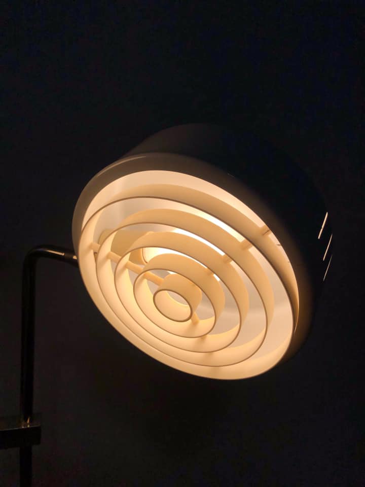 1587051074-lamp.jpg