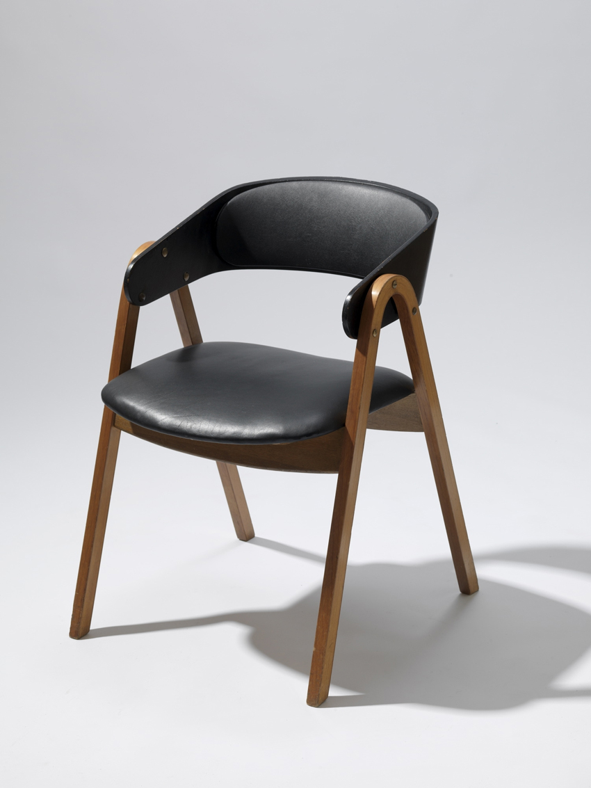 Chairs with curved back rests: A reference list. – General 