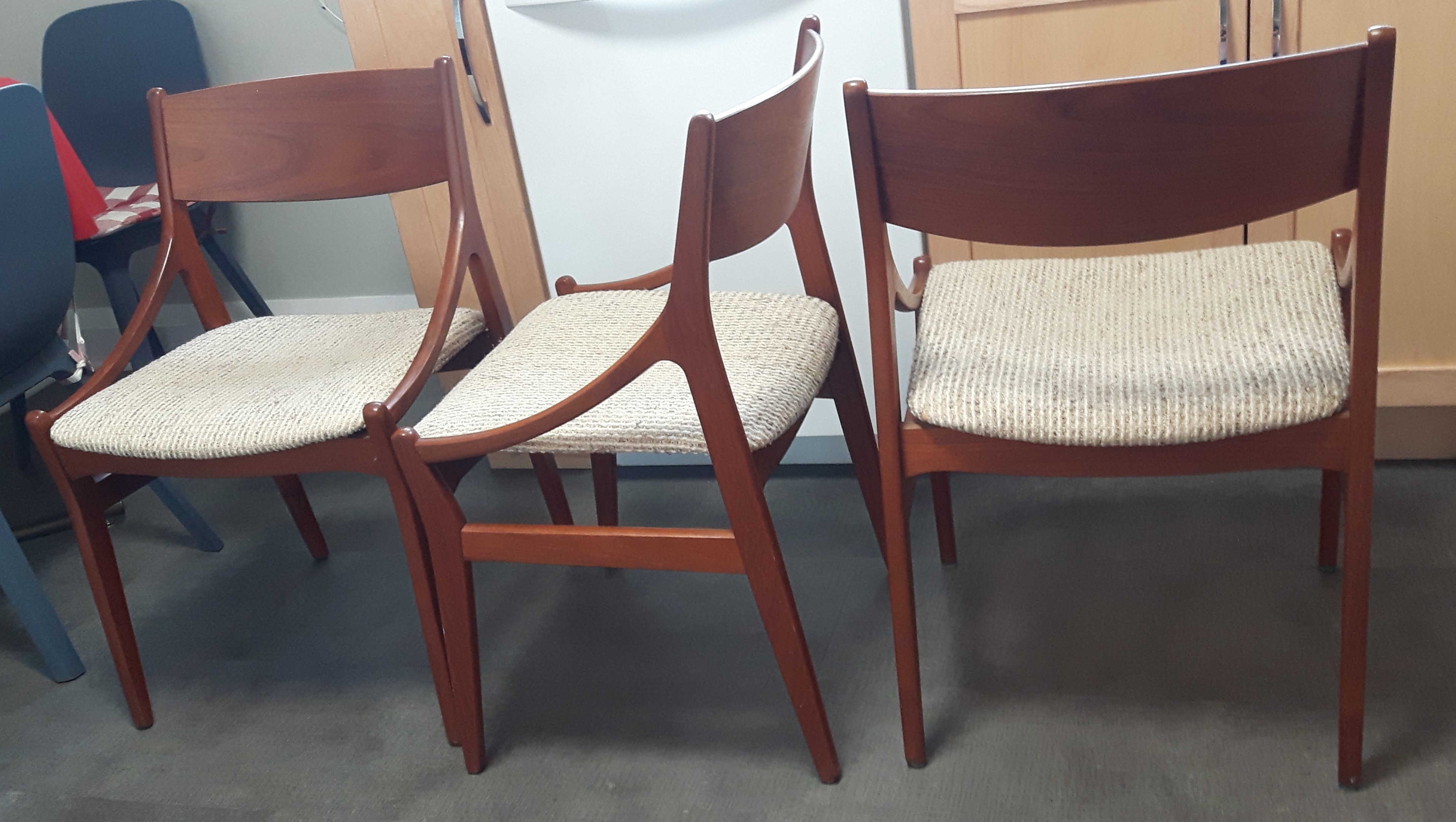 1630955551-chairs.jpg