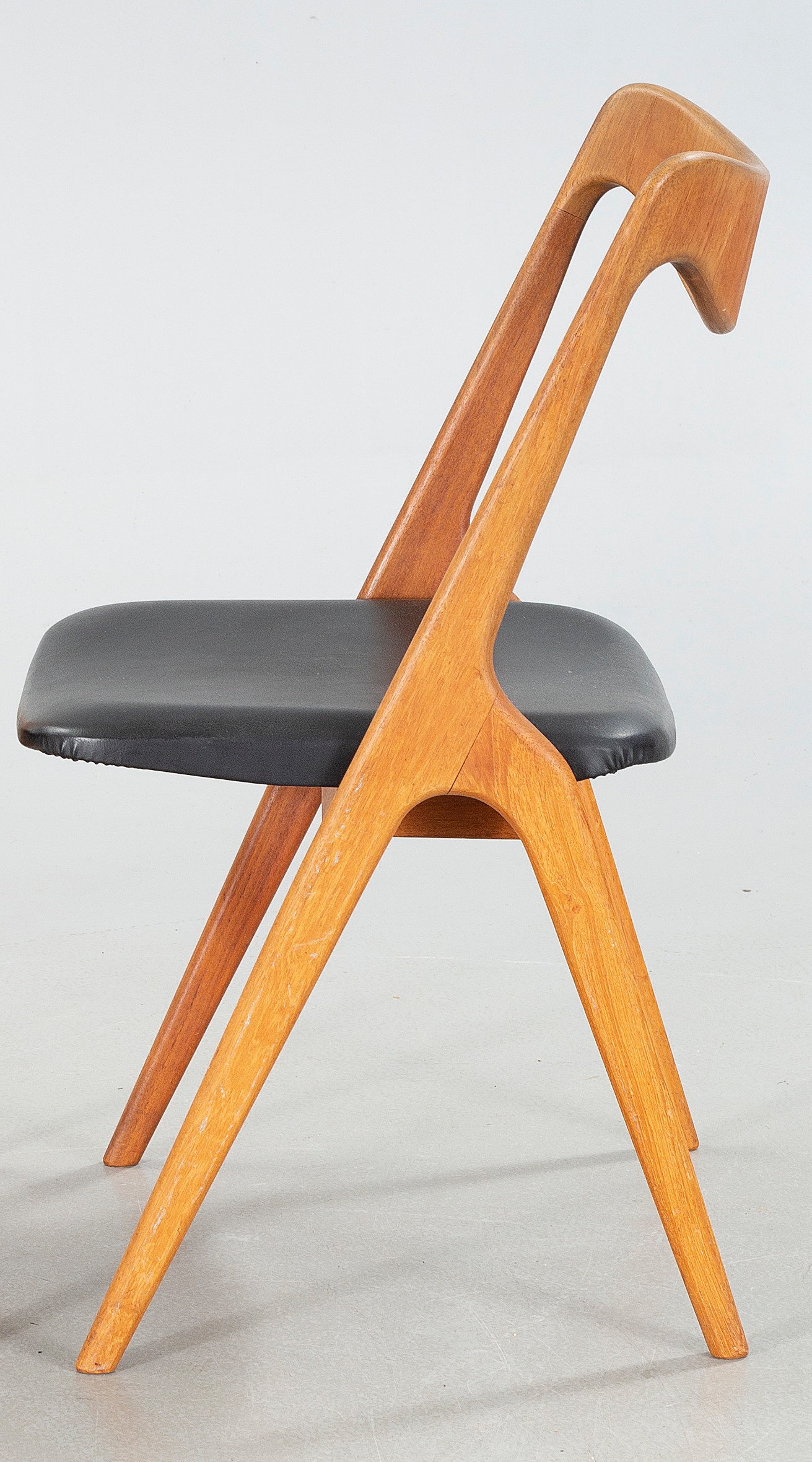 1636141972-albin-johansson-chair-hysna-2.jpg
