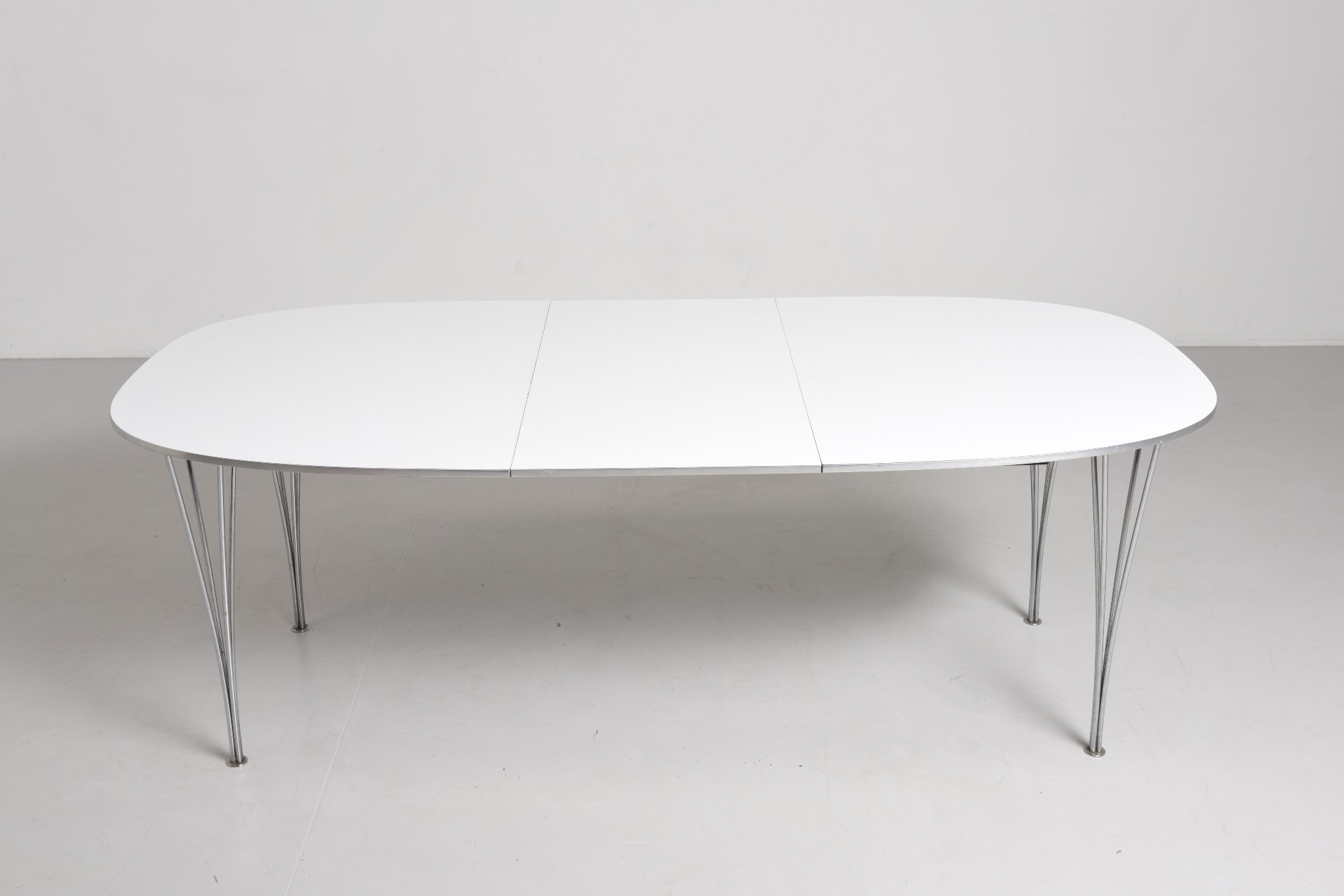 1654182215-fritz-hansen-white-extending-table-superellipse-piet-hein-bruno-mathsson-1968.jpg