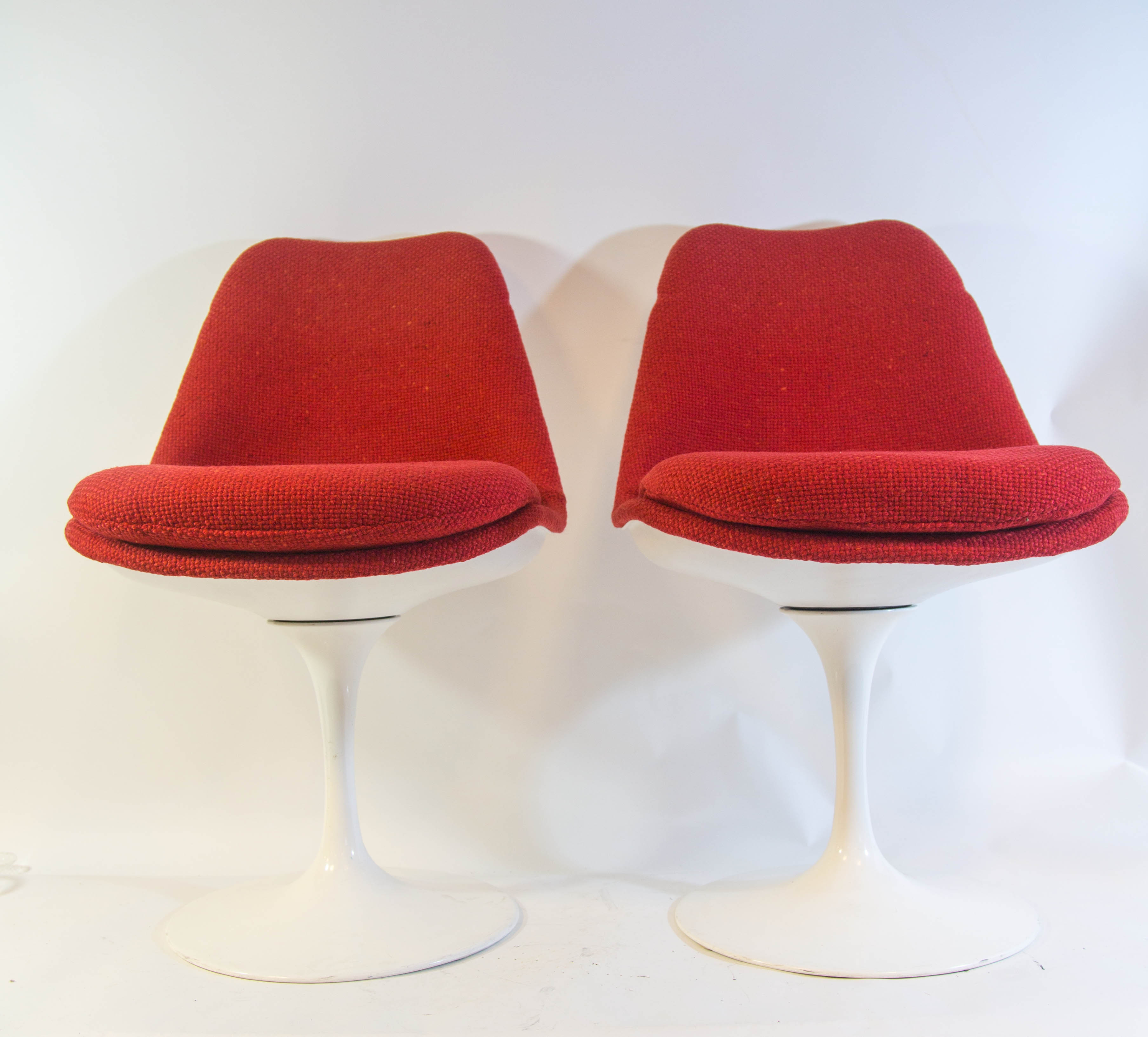 1679252122-Meubels-Knoll-Tulip-chairs-3.jpg