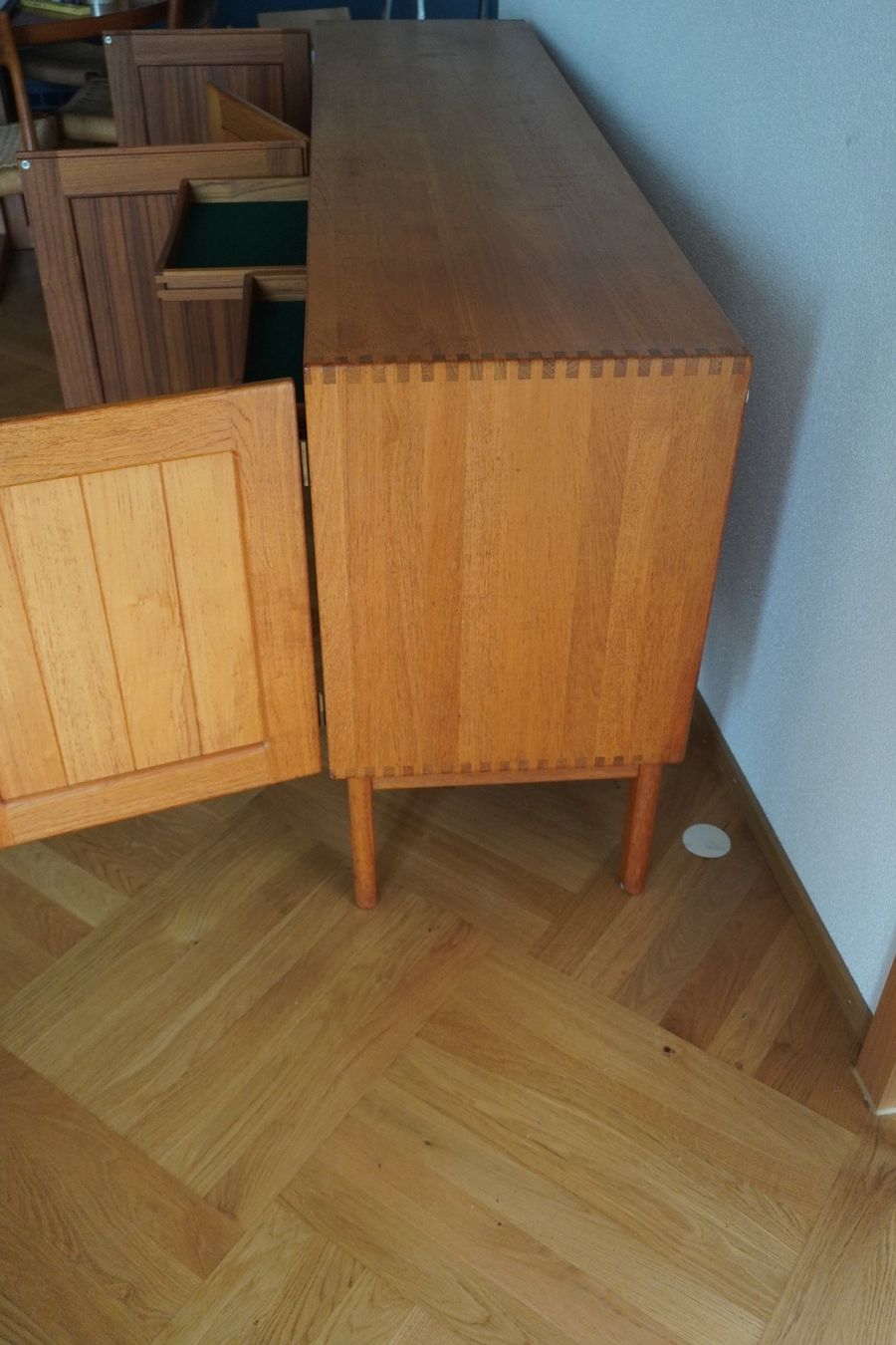 1697989417-sideboard1.jpg