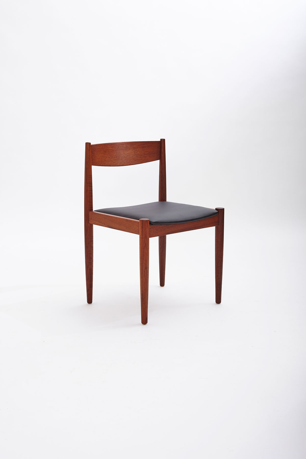 1711627644-yw_danish_teak_chairs_set_of-_8_right_front_angle.jpg
